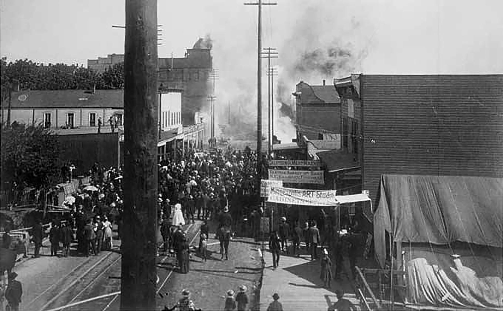Crowds watch fire