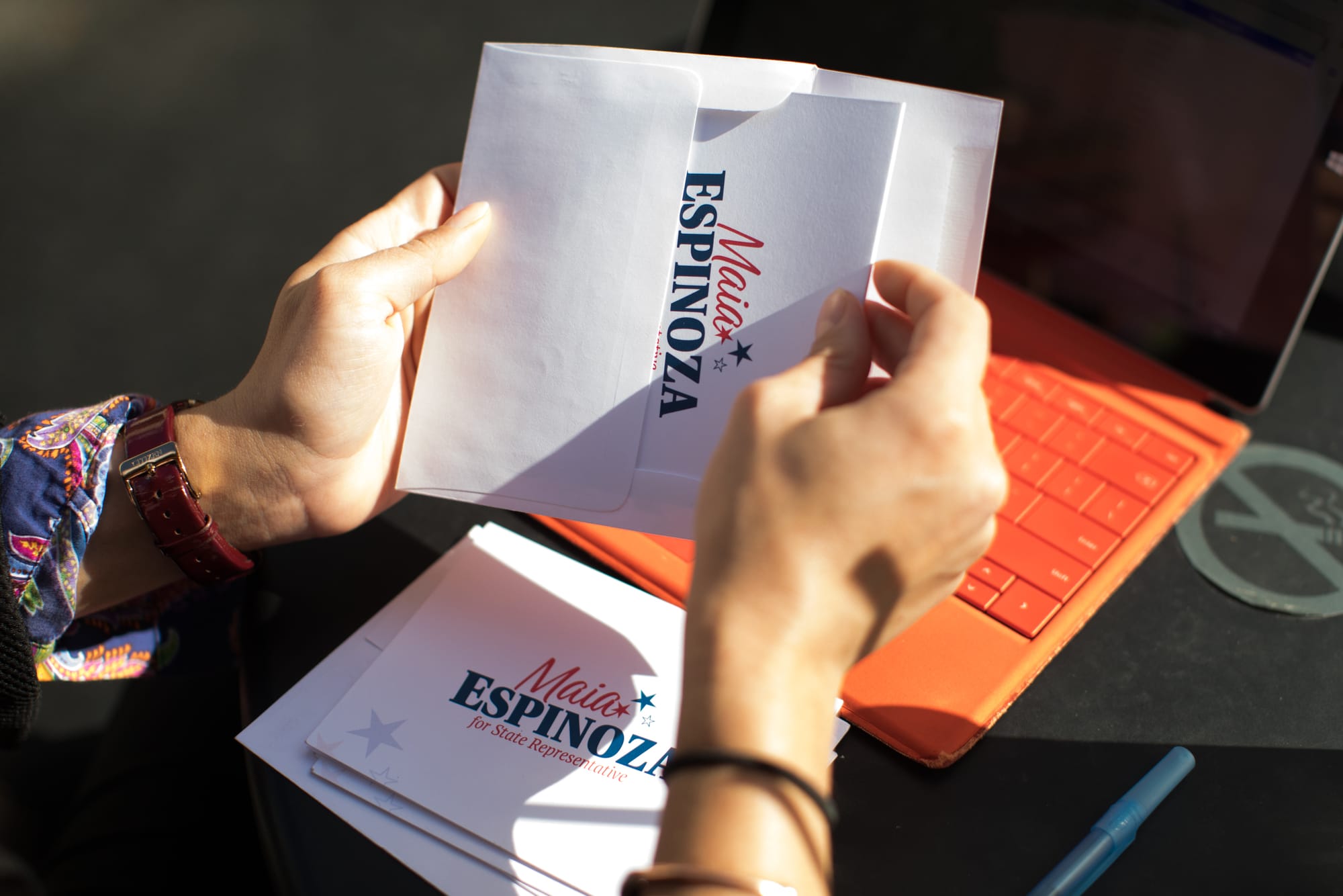 Candidate Maia Espinoza encloses a thank you note in an envelope to a campaign donor on Oct. 4, 2018. (Photo by Matt M. McKnight/Crosscut)