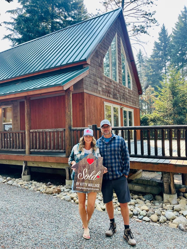 A woman and man stand in front of a home in Cle Elum